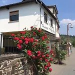 Altes Weingut Broehl 招待所 *