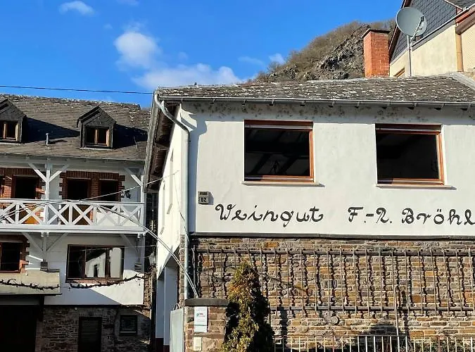 Altes Weingut Broehl *